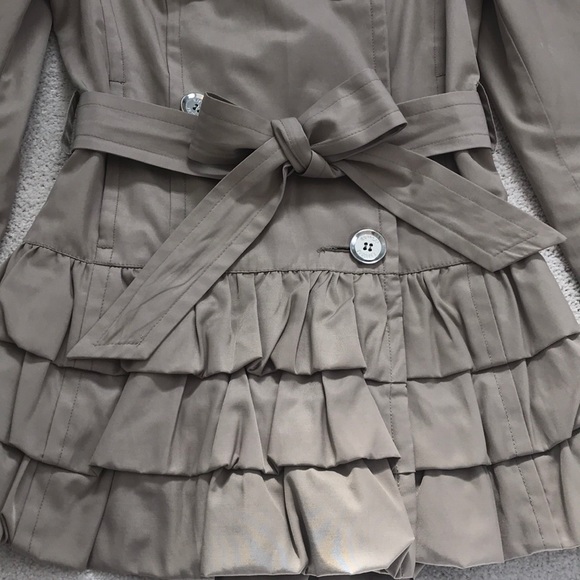 Express Ruffle Jacket - Picture 3 of 4